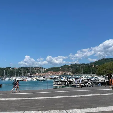 - Tiny Lovely Few Steps From The Water On A Traditional Narrow Street Lejlighed Lerici
