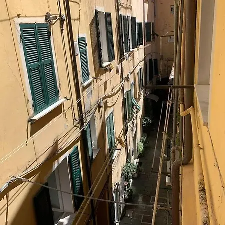 - Tiny Lovely Few Steps From The Water On A Traditional Narrow Street
