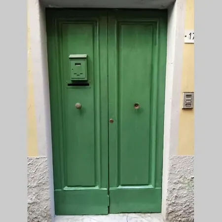 - Tiny Lovely Few Steps From The Water On A Traditional Narrow Street Apartment *