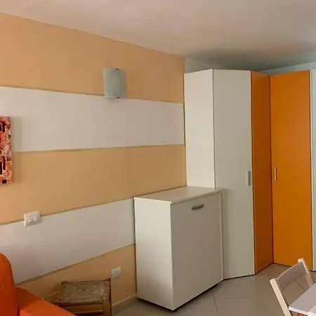 - Tiny Lovely Few Steps From The Water On A Traditional Narrow Street Apartment