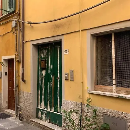 Apartment - Tiny Lovely Few Steps From The Water On A Traditional Narrow Street