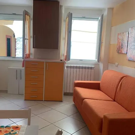 - Tiny Lovely Few Steps From The Water On A Traditional Narrow Street * Lerici